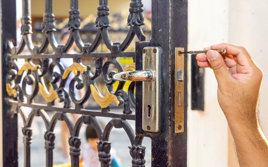 ouvrir une porte sans clef Paris 9
