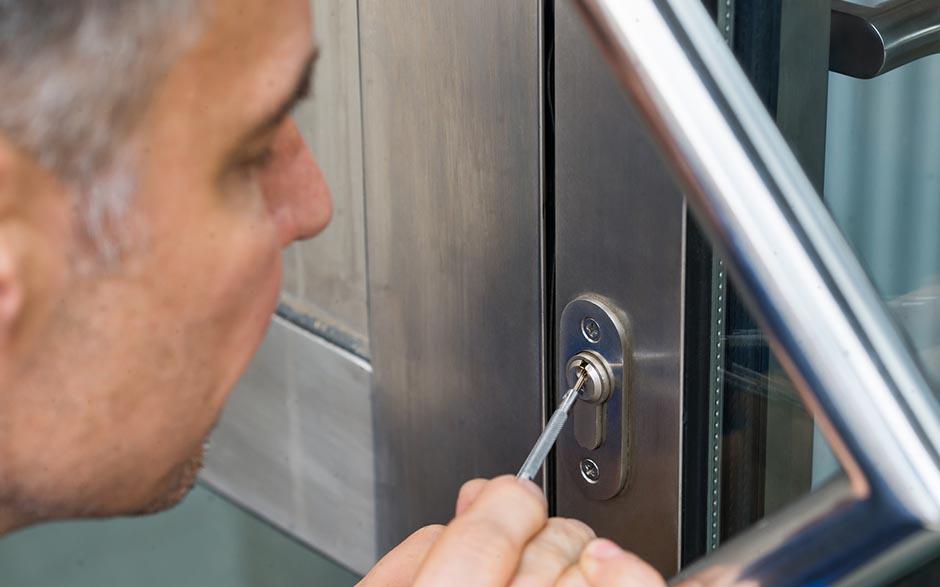 comment ouvrir une porte de voiture Paris 19